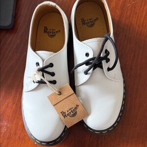 Dr. Martens Women's SZ 7- 3-Eye White Leather Shoes